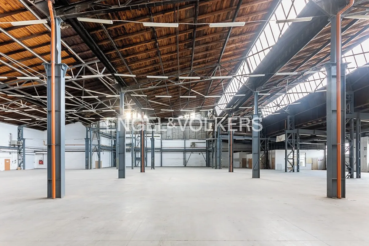 Pronájem skladového prostoru 2735 m²
